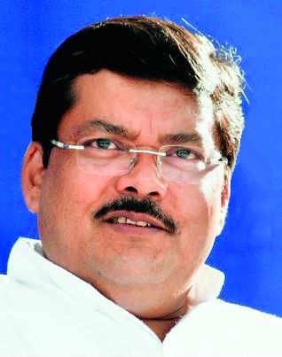 Mukul Wasnik should be fought in Ramtek | मुकुल वासनिक यांना रामटेकमधून लढवा Mukul Wasnik should be fought in Ramtek | मुकुल वासनिक यांना रामटेकमधून लढवा