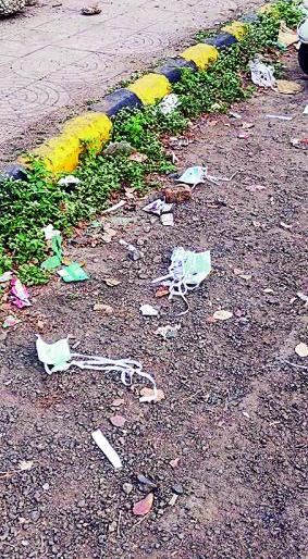 Scientifically dispose of masks: instructions of the Municipal Commissioner | मास्कची शास्त्रोक्त पद्धतीने विल्हेवाट लावा : मनपा आयुक्तांचे निर्देश Scientifically dispose of masks: instructions of the Municipal Commissioner | मास्कची शास्त्रोक्त पद्धतीने विल्हेवाट लावा : मनपा आयुक्तांचे निर्देश