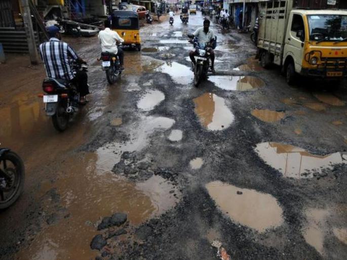 in mumbai estimate of 313 crores to fill potholes is the maintenance done during the warranty period question by watchdog foundation | खड्डे भरायला ३१३ कोटींची तजवीज; गॅरंटी पीरियडमध्ये देखभाल केली का? वॉचडॉग फाउंडेशनचा सवाल