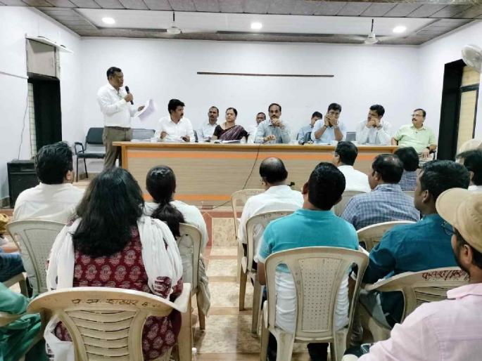 No villager in Shahapur should be deprived of water says Thane Collector | ‘शहापूरमधील एकही ग्रामस्थ पाण्यावाचून राहू नये’; ठाणे जिल्हाधिकाऱ्यांच्या प्रशासनाला कानपिचक्या No villager in Shahapur should be deprived of water says Thane Collector | ‘शहापूरमधील एकही ग्रामस्थ पाण्यावाचून राहू नये’; ठाणे जिल्हाधिकाऱ्यांच्या प्रशासनाला कानपिचक्या