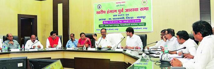 Complete the water shortage solution till June 30: Chandrashekhar Bawankule | पाणीटंचाई उपाययोजना ३० जूनपूर्वी पूर्ण करा : चंद्रशेखर बावनकुळे Complete the water shortage solution till June 30: Chandrashekhar Bawankule | पाणीटंचाई उपाययोजना ३० जूनपूर्वी पूर्ण करा : चंद्रशेखर बावनकुळे