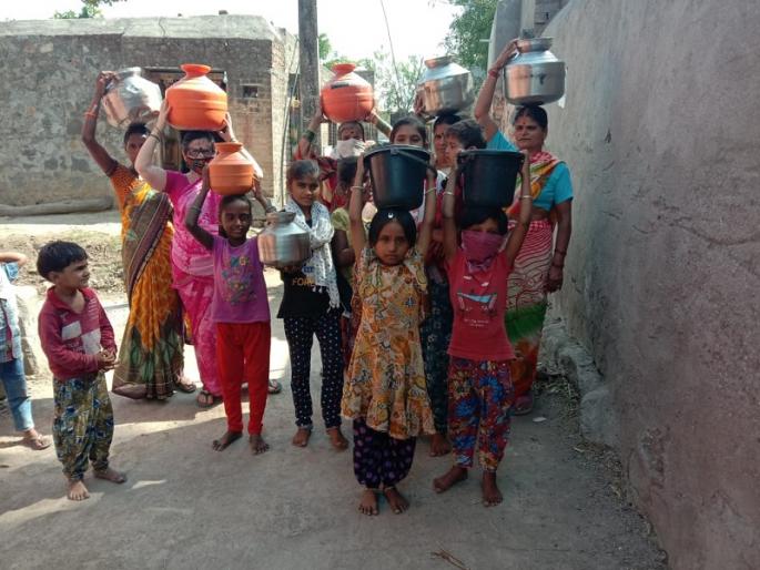 Villagers tired of wandering for water, seek permission from CM for Jalasamadhi in Godapara | पाण्यासाठी भटकंतीकरून गावकरी थकले, गोदापात्रात जलसमाधीसाठी मुख्यमंत्र्यांकडे मागितली परवानगी