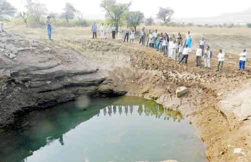 water cup work In more than 200 villages of Akola district on May 1 | अकोला जिल्ह्यातील दोनशेहून अधिक गावांमध्ये १ मे रोजी महाश्रमदान water cup work In more than 200 villages of Akola district on May 1 | अकोला जिल्ह्यातील दोनशेहून अधिक गावांमध्ये १ मे रोजी महाश्रमदान