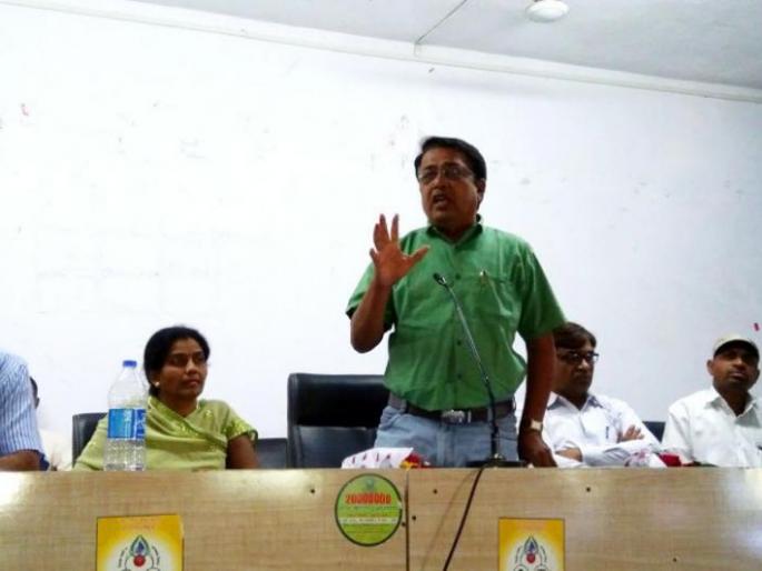 Officer reviewed the water cup competition in Mangarilpar taluka | अधिकाऱ्यांनी  घेतला  मंगरुळपीर तालुक्यातील वॉटर कप स्पर्धेचा आढावा  Officer reviewed the water cup competition in Mangarilpar taluka | अधिकाऱ्यांनी  घेतला  मंगरुळपीर तालुक्यातील वॉटर कप स्पर्धेचा आढावा