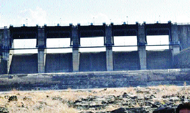 Waiting for compensation for farmers in Malgaon, Deoghar | मालगाव, वनगळचे शेतकरी भरपाईच्या प्रतीक्षेत