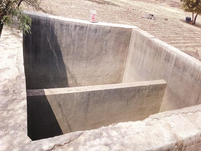 the death of the two in farm land while to water logging for animals | जनावरांना पाणी पाजताना तोल गेल्याने हौदात बुडून दोघांचा मृत्यू the death of the two in farm land while to water logging for animals | जनावरांना पाणी पाजताना तोल गेल्याने हौदात बुडून दोघांचा मृत्यू