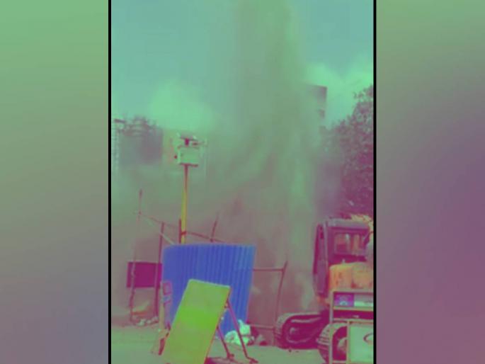 Leakage in Mumbai-2 water channel near Mulund Jakat Nayak, repair started water shortage expected | मुंबई-२ जलवाहिनीला मुलुंड जकात नाक्याजवळ गळती, दुरुस्ती सुरु Leakage in Mumbai-2 water channel near Mulund Jakat Nayak, repair started water shortage expected | मुंबई-२ जलवाहिनीला मुलुंड जकात नाक्याजवळ गळती, दुरुस्ती सुरु