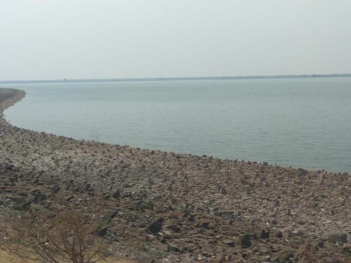 Only 40.87 percent water in Dams in western vidarbha | वऱ्हाडात केवळ ४०.८७ टक्केच जलसाठा! Only 40.87 percent water in Dams in western vidarbha | वऱ्हाडात केवळ ४०.८७ टक्केच जलसाठा!