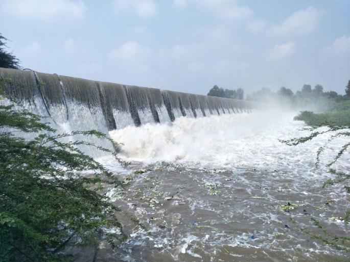 Water in Tapi, Bori and Panjhra rivers left for the damages | धरणांमधून सोडले तापी, बोरी व पांझरा नदीत पाणी, नागरिकांना दिलासा Water in Tapi, Bori and Panjhra rivers left for the damages | धरणांमधून सोडले तापी, बोरी व पांझरा नदीत पाणी, नागरिकांना दिलासा