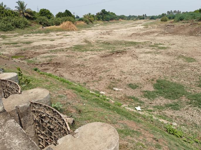 If not to give water, allow to go to Karnataka; Farmers of Kavthe Mahankal are aggressive | Sangli: पाणी देणार नसाल, तर कर्नाटकात जाण्याची परवानगी द्या; कवठेमहांकाळचे शेतकरी आक्रमक If not to give water, allow to go to Karnataka; Farmers of Kavthe Mahankal are aggressive | Sangli: पाणी देणार नसाल, तर कर्नाटकात जाण्याची परवानगी द्या; कवठेमहांकाळचे शेतकरी आक्रमक