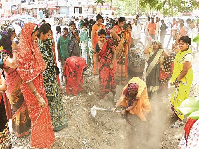 Opposition to watering N-4 from Pundaliknagar water tank area | पुंडलिकनगर जलकुंभावरून एन-४ ला पाणी देण्यास विरोध