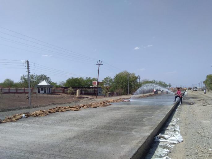 There is no water for drinking, the common use of water for the construction of highway | प्यायला पाणी नाही, महामार्गाच्या बांधकामासाठी पाण्याचा सर्रास वापर