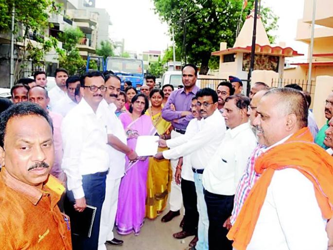 Take an immediate settlement on water issues in Nagpur | नागपुरातील पाणी समस्यांवर तात्काळ तोडगा काढा Take an immediate settlement on water issues in Nagpur | नागपुरातील पाणी समस्यांवर तात्काळ तोडगा काढा