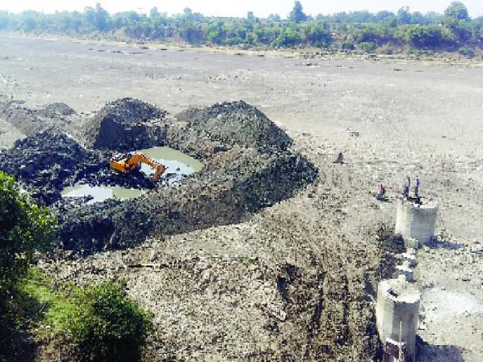 Water shortage crisis in 40 villages, including Mahur city | माहूर शहरासह ४० गावांत पाणीटंचाईचे संकट