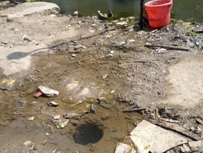 Polluted water in shirpur jain: Drainage water in the valve | पाच कोटींच्या योजनेचे पाणी दुषित: व्हॉल्वमध्ये गटाराचे पाणी 