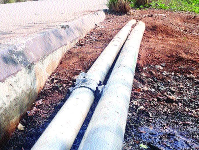 Water wastage in the municipal gardens | महापालिका उद्यानात पाण्याचा अपव्यय सुरू