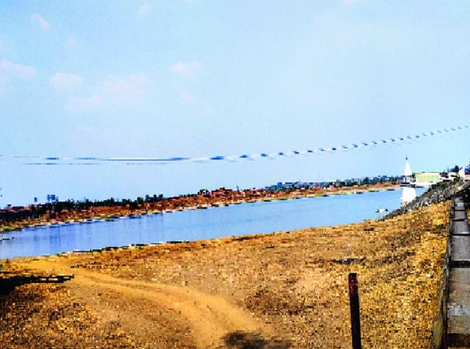Water supply to Kangalkar 'MilkGange': Jaisinghwa lake level at six feet | कागलकरांना ‘दूधगंगे’च्या पाण्याचा आधार : जयसिंगराव तलावाची पातळी सहा फुटांवर
