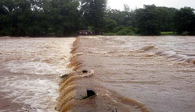 Rainfall of rain in Sindhudurga - Musaladhar from 24 hours | सिंधुदुर्गात पावसाचा कहर-२४ तासांपासून मुसळधार Rainfall of rain in Sindhudurga - Musaladhar from 24 hours | सिंधुदुर्गात पावसाचा कहर-२४ तासांपासून मुसळधार