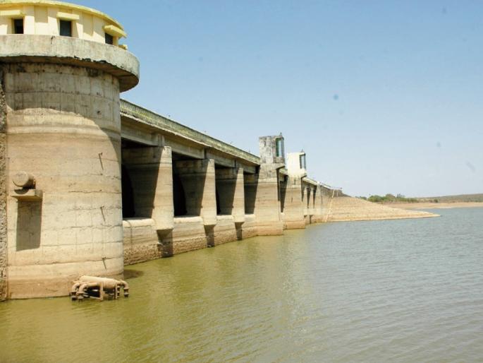 Waghur, Hatnoor water storage at 80 percent; Agnavati, Hivara and Manyad are at zero | वाघूर, हतनूरचा जलसाठा ८० टक्क्यांवर; अग्नावती, हिवरा व मन्याड मात्र शून्यावरच Waghur, Hatnoor water storage at 80 percent; Agnavati, Hivara and Manyad are at zero | वाघूर, हतनूरचा जलसाठा ८० टक्क्यांवर; अग्नावती, हिवरा व मन्याड मात्र शून्यावरच