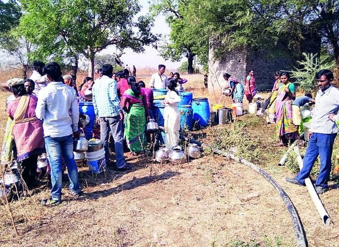 Havarashram: Water supply jam due to breakage of power supply! | हिवराआश्रम : वीज पुरवठा खंडित केल्यामुळे पाणी पुरवठा ठप्प!
