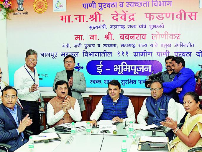 CM announces water supply scheme in state on solar energy | राज्यातील पेयजल योजना सौर ऊर्जेवर घेणार : मुख्यमंत्र्यांची घोषणा CM announces water supply scheme in state on solar energy | राज्यातील पेयजल योजना सौर ऊर्जेवर घेणार : मुख्यमंत्र्यांची घोषणा