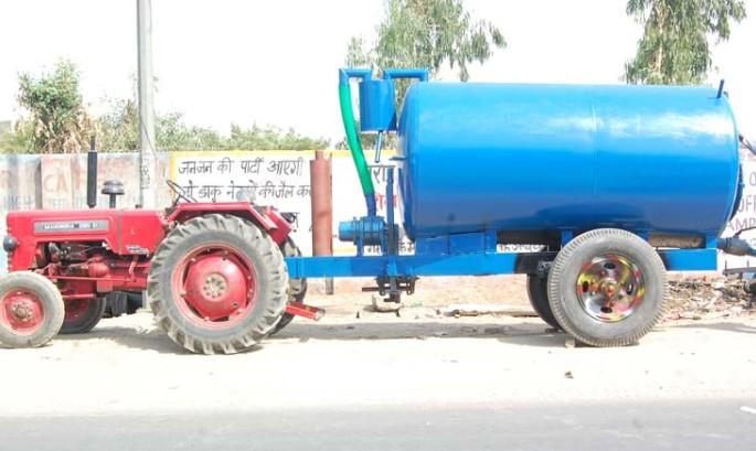 Water supply through tankers in two more villages of Akola district! | अकोला जिल्ह्यातील आणखी दोन गावांत टँकरद्वारे पाणी पुरवठा!  Water supply through tankers in two more villages of Akola district! | अकोला जिल्ह्यातील आणखी दोन गावांत टँकरद्वारे पाणी पुरवठा!