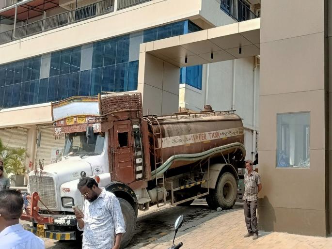 Grandmother and grandson crushed to death in tanker collision; Unfortunate incident in Virar | टँकरच्या धडकेत आजी-नातवाचा चिरडून मृत्यू; विरारमधील दुर्दैवी घटना Grandmother and grandson crushed to death in tanker collision; Unfortunate incident in Virar | टँकरच्या धडकेत आजी-नातवाचा चिरडून मृत्यू; विरारमधील दुर्दैवी घटना