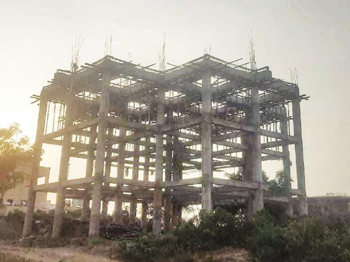 Jalakumbh work in Satara is slow, 'when will we get water'? | साताऱ्यात जलकुंभाचे काम संथ गतीने, ‘पाणी मिळणार कधी’? Jalakumbh work in Satara is slow, 'when will we get water'? | साताऱ्यात जलकुंभाचे काम संथ गतीने, ‘पाणी मिळणार कधी’?