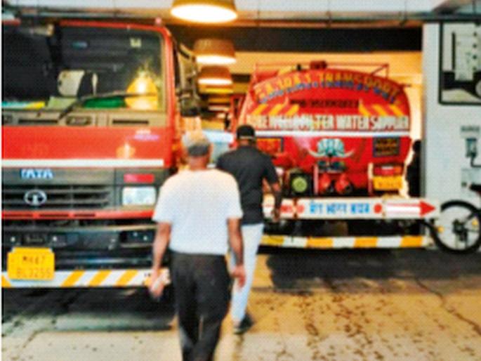 Fight breaks out in society over not ordering water tanker; Secretary beaten up; Water shortage during Diwali | सोसायटीत पाण्याचा टँकर न मागविल्याने हाणामारी; सचिवाला मारहाण; ऐन दिवाळीत पाणीटंचाई Fight breaks out in society over not ordering water tanker; Secretary beaten up; Water shortage during Diwali | सोसायटीत पाण्याचा टँकर न मागविल्याने हाणामारी; सचिवाला मारहाण; ऐन दिवाळीत पाणीटंचाई