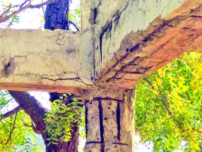 Mehkar: Thousands of people from Sarangpur, even without spending millions of rupees! | मेहकर : लाखो रुपये खचरूनही सारंगपूरवासी तहानलेले! Mehkar: Thousands of people from Sarangpur, even without spending millions of rupees! | मेहकर : लाखो रुपये खचरूनही सारंगपूरवासी तहानलेले!