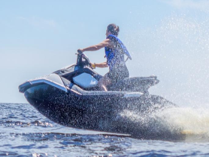 Pending problems of tourism industry says Baba Mondkar | जलपर्यटन व्यावसायिकांच्या प्रलंबित समस्या मार्गी - बाबा मोंडकर Pending problems of tourism industry says Baba Mondkar | जलपर्यटन व्यावसायिकांच्या प्रलंबित समस्या मार्गी - बाबा मोंडकर