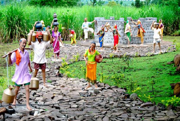 Unable to fill water from public well in Washim city | वाशिम  शहरातील माहुरवेश भागात सार्वजनिक विहीरीवर पाणी भरण्यास मज्जाव Unable to fill water from public well in Washim city | वाशिम  शहरातील माहुरवेश भागात सार्वजनिक विहीरीवर पाणी भरण्यास मज्जाव