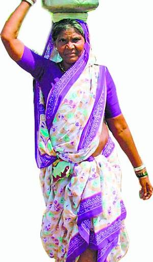 Severe water scarcity at fortnight from Waavwade | पंधरवड्यापासून वावडे येथे तीव्र पाणी टंचाई Severe water scarcity at fortnight from Waavwade | पंधरवड्यापासून वावडे येथे तीव्र पाणी टंचाई