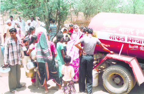 Water supply to 3 villages from Isapur | इसापूरवरून ६६ गावांना पाणीपुरवठा Water supply to 3 villages from Isapur | इसापूरवरून ६६ गावांना पाणीपुरवठा
