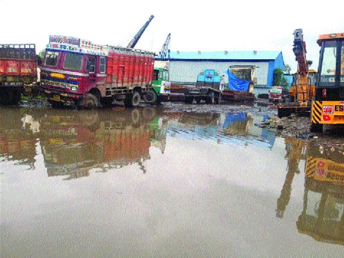 kalanbaolai-sataila-maarakaeta-paanayaata | कळंबोली स्टील मार्केट पाण्यात kalanbaolai-sataila-maarakaeta-paanayaata | कळंबोली स्टील मार्केट पाण्यात