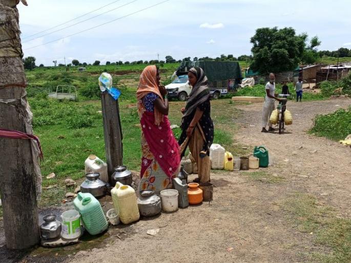 There should be envy for development, there should be drought for water | विकासासाठी हेवादावा व्हावा, पाण्यासाठी दुष्काळ कायम There should be envy for development, there should be drought for water | विकासासाठी हेवादावा व्हावा, पाण्यासाठी दुष्काळ कायम
