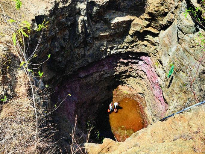 Due to drought, this village has not been installed in Sanai-Choughada, Solapur | दुष्काळामुळे यंदा गावात वाजला नाही सनई-चौघडा, सोलापुरातील बंकलगीमधील स्थिती  Due to drought, this village has not been installed in Sanai-Choughada, Solapur | दुष्काळामुळे यंदा गावात वाजला नाही सनई-चौघडा, सोलापुरातील बंकलगीमधील स्थिती