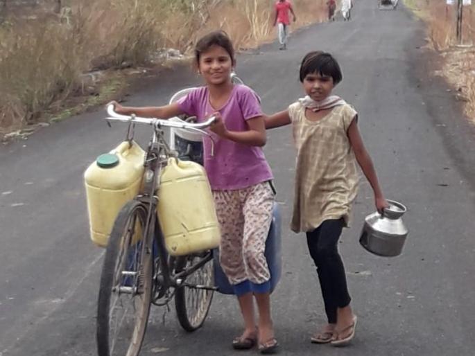 Villagers has to be wandering for drinking water! | पिण्याच्या पाण्यासाठी ग्रामस्थांची दोन किमी पायपीट! Villagers has to be wandering for drinking water! | पिण्याच्या पाण्यासाठी ग्रामस्थांची दोन किमी पायपीट!