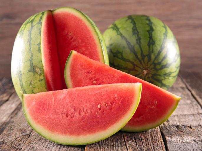 Health Benefits of Eating Watermelon-SRJ | उन्हाळ्यात टरबूज खाणे असे ठरते फायदेशीर, तर रोगप्रतिकार शक्ती वाढवण्यासही होते मदत Health Benefits of Eating Watermelon-SRJ | उन्हाळ्यात टरबूज खाणे असे ठरते फायदेशीर, तर रोगप्रतिकार शक्ती वाढवण्यासही होते मदत