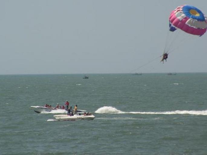 Water sports throws at more than fifty places in Konkan | कोकणात पन्नासहून अधिक ठिकाणी लवकरच वॉटर स्पोर्ट्सचा थरार Water sports throws at more than fifty places in Konkan | कोकणात पन्नासहून अधिक ठिकाणी लवकरच वॉटर स्पोर्ट्सचा थरार