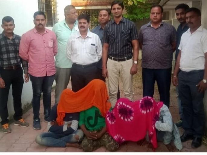 Nagpur's Wathoda massacre revealed:Murder by notorious criminals | नागपूरच्या वाठोड्यातील हत्याकांडाचा उलगडा : सराईत गुन्हेगारांनी केला घात , मृत होता सरकारी अधिकारी Nagpur's Wathoda massacre revealed:Murder by notorious criminals | नागपूरच्या वाठोड्यातील हत्याकांडाचा उलगडा : सराईत गुन्हेगारांनी केला घात , मृत होता सरकारी अधिकारी