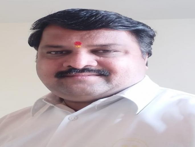 Pune Municipal Corporation employee made 'their' Vatpoornima sweet | पुणे महापालिका कर्मचाऱ्याने सामाजिक बांधिलकी जपत केली 'त्यांची' वटपौर्णिमा गोड Pune Municipal Corporation employee made 'their' Vatpoornima sweet | पुणे महापालिका कर्मचाऱ्याने सामाजिक बांधिलकी जपत केली 'त्यांची' वटपौर्णिमा गोड