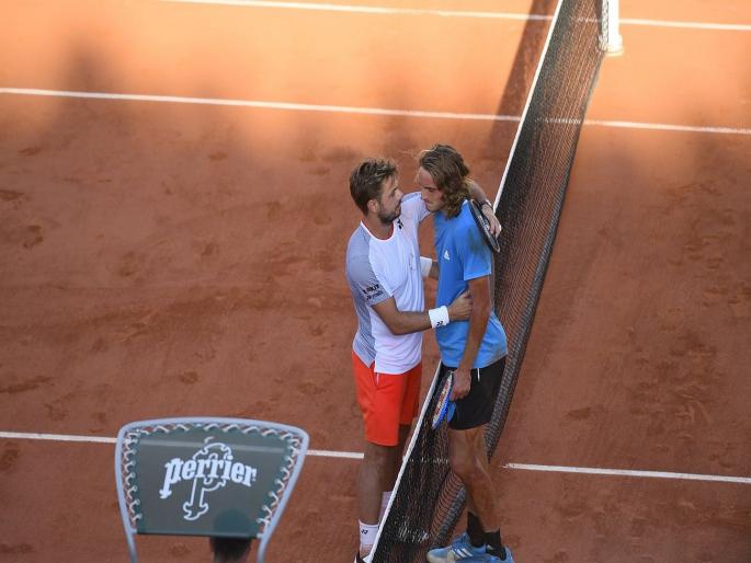 stan wawrinka WINS 7-6(6), 5-7, 6-4, 3-6, 8-6 on Stefanos Tsitsipas at the end of the longest game of the fortnight in French Open 2019 | मॅरेथॉन सामन्यात वॉवरिंकाची सरशी; फ्रेंच ओपनमधील चौथा सर्वात प्रदीर्घ सामना stan wawrinka WINS 7-6(6), 5-7, 6-4, 3-6, 8-6 on Stefanos Tsitsipas at the end of the longest game of the fortnight in French Open 2019 | मॅरेथॉन सामन्यात वॉवरिंकाची सरशी; फ्रेंच ओपनमधील चौथा सर्वात प्रदीर्घ सामना