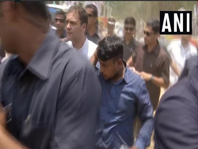 Lok Sabha Election: राहुल गांधींच्या 'रोड शो'दरम्यान गोंधळ; तीन पत्रकार जखमी | Lok Sabha Election: राहुल गांधींच्या 'रोड शो'दरम्यान गोंधळ; तीन पत्रकार जखमी Lok Sabha Election: राहुल गांधींच्या 'रोड शो'दरम्यान गोंधळ; तीन पत्रकार जखमी | Lok Sabha Election: राहुल गांधींच्या 'रोड शो'दरम्यान गोंधळ; तीन पत्रकार जखमी