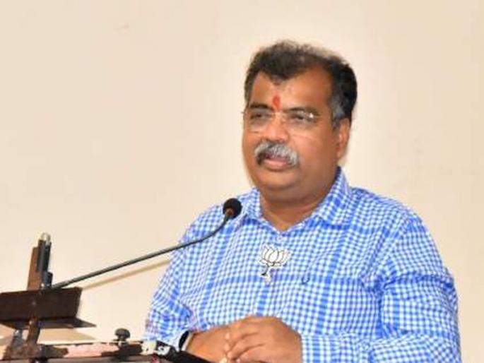 Tell me, who will vote for Narendra Modi? The officer was speechless by Ravindra Chavan's question | सांगा बरं, मोदींना कोण, कोण मत देणार?; रवींद्र चव्हाण यांच्या प्रश्नाने अधिकारी अवाक् Tell me, who will vote for Narendra Modi? The officer was speechless by Ravindra Chavan's question | सांगा बरं, मोदींना कोण, कोण मत देणार?; रवींद्र चव्हाण यांच्या प्रश्नाने अधिकारी अवाक्