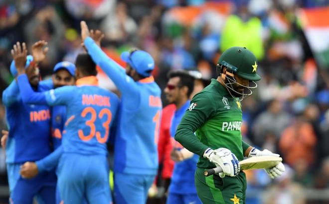 Who is the first Hindu to play in the cricket team of Pakistan ... | पाकिस्तानच्या क्रिकेट संघातून खेळलेला पहिला हिंदू कोण... माहिती नसेल तर जाणून घ्या