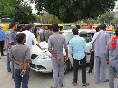 51 unions of Delhi called 24 hour strike against new motor law; Holiday declared for schools | नव्या मोटार कायद्याविरोधात 51 संघटनांचा चक्का जाम; दिल्लीमध्ये शाळांना सुटी जाहीर