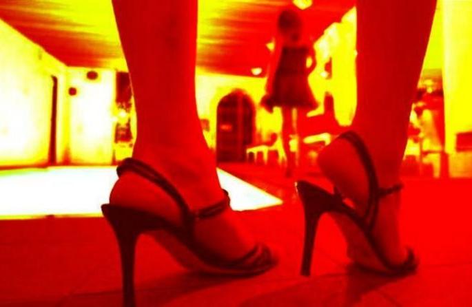 Sex racket on Websites: Delhi's Sex worker arrested | वेबसाईटवरून वेशाव्यवसाय : दिल्लीची वारांगणा सापडली