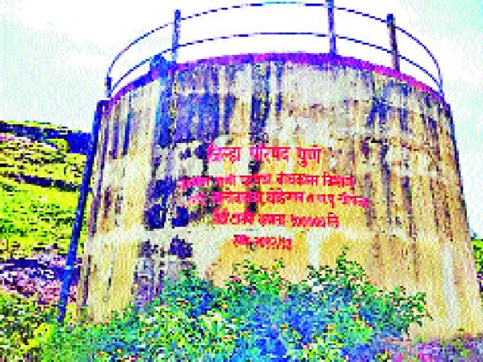 Drainage and water supply scheme Bad, horse-drawn villagers aggressive | नळ-पाणीपुरवठा योजना निकृष्ट, घोडेगावला ग्रामस्थ आक्रमक Drainage and water supply scheme Bad, horse-drawn villagers aggressive | नळ-पाणीपुरवठा योजना निकृष्ट, घोडेगावला ग्रामस्थ आक्रमक