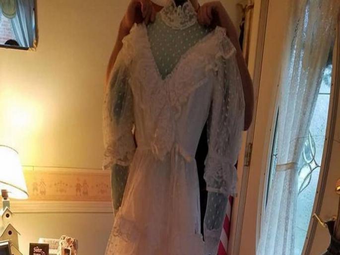 Wedding dress returned 32 years after mix-up | ...अन् 'ति'ला 32 वर्षांनी सापडला लग्नाचा ड्रेस Wedding dress returned 32 years after mix-up | ...अन् 'ति'ला 32 वर्षांनी सापडला लग्नाचा ड्रेस